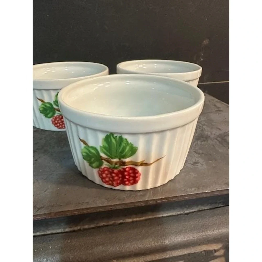 Seymour Mann Inc Berry Porcelain Ramekins‎ Set of 3 Fluted Souffle Bowls 4 Inch